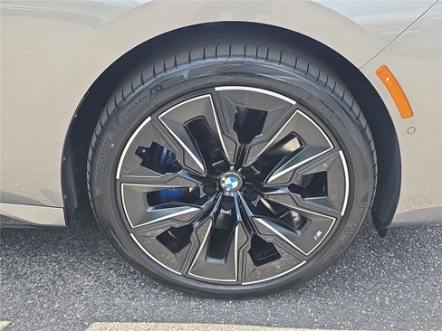 Certified 2023 BMW 740i RWD image 7