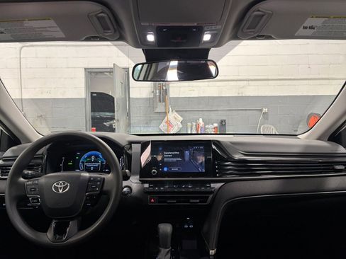 Used 2025 Toyota Camry LE image 32