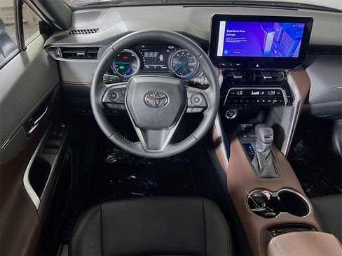 Certified 2024 Toyota Venza XLE image 20