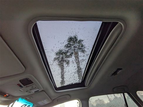 Used 2018 Subaru Outback 2.5i Limited image 21