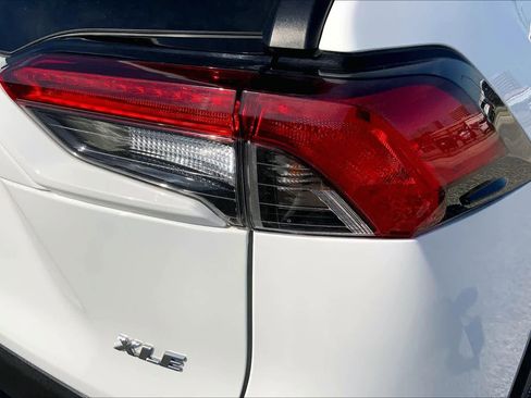 Used 2021 Toyota RAV4 XLE FWD image 30