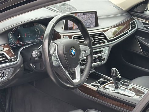 Used 2022 BMW 750i xDrive w/ Executive Package AWD/4WD image 12