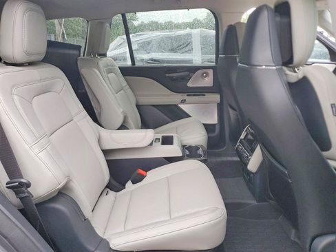 Used 2025 Lincoln Aviator Reserve w/ Equipment Group 201A AWD/4WD image 9