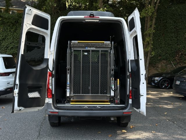 Used 2021 Mercedes-Benz Sprinter 2500 image 25