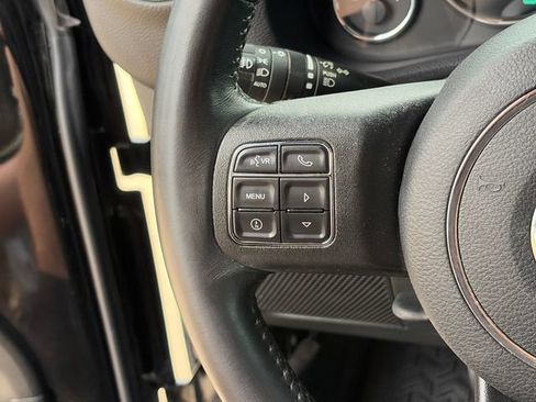 Used 2018 Jeep Wrangler Unlimited Rubicon w/ Connectivity Group AWD/4WD image 28