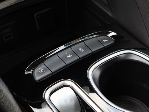 Certified 2022 Buick Envision Essence w/ Technology Package I FWD image 17
