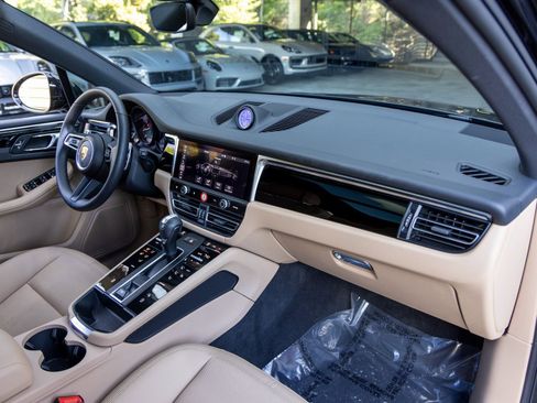 Certified 2025 Porsche Macan image 53