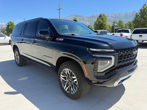 Used 2025 Chevrolet Suburban Z71 AWD/4WD image 9