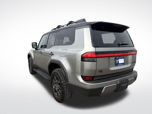 Used 2024 Lexus GX 550 image 4