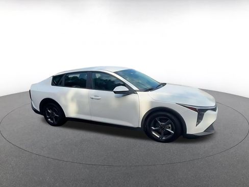 Used 2025 Kia K4 FWD image 2
