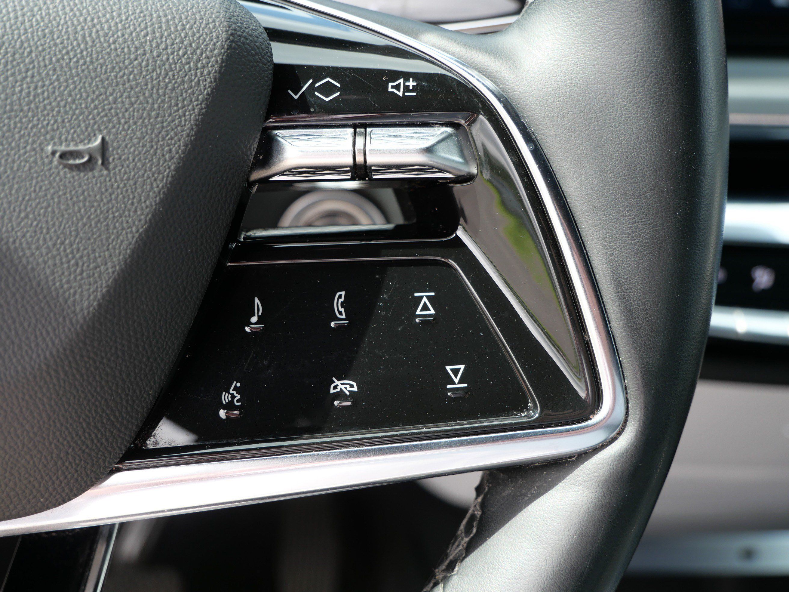 Certified 2024 Cadillac Lyriq Sport AWD/4WD image 28