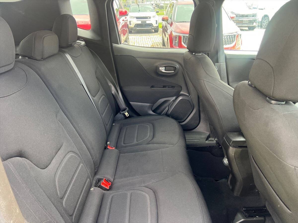 Used 2021 Jeep Renegade Latitude FWD image 9