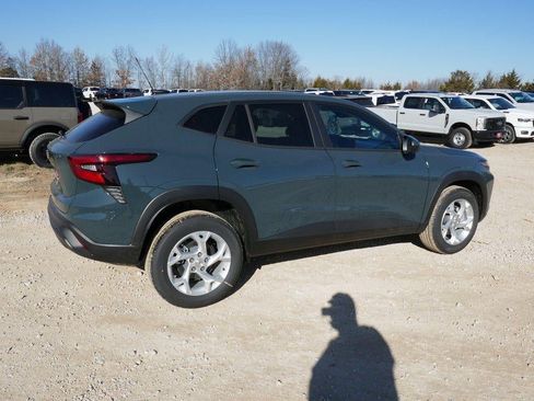 New 2026 Chevrolet Trax LS w/ LS Convenience Package FWD image 3