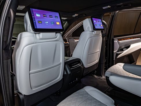 Used 2026 Cadillac Escalade Platinum Sport w/ LPO, ONYX Package image 22