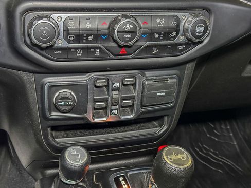 Used 2020 Jeep Wrangler Unlimited Sport S image 31