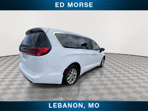 Used 2023 Chrysler Pacifica Touring-L FWD image 8