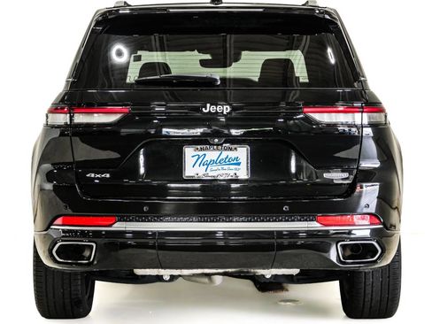 Used 2024 Jeep Grand Cherokee Summit w/ Luxury Tech Group V AWD/4WD image 8
