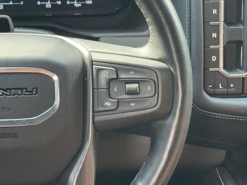 Used 2023 GMC Yukon XL Denali Ultimate AWD/4WD image 12
