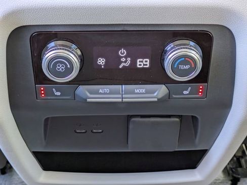 Used 2025 GMC Acadia Denali image 17