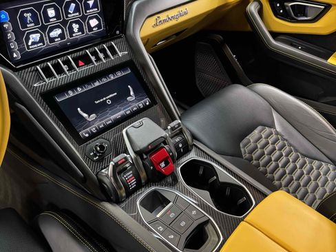 Used 2021 Lamborghini Urus image 27
