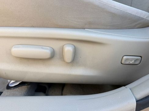 Used 2010 Toyota Camry LE FWD image 13