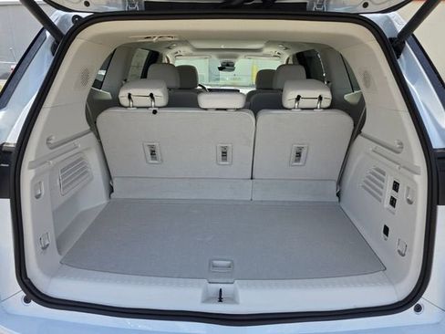Used 2026 Buick Enclave Avenir w/ Super Cruise Package AWD/4WD image 15