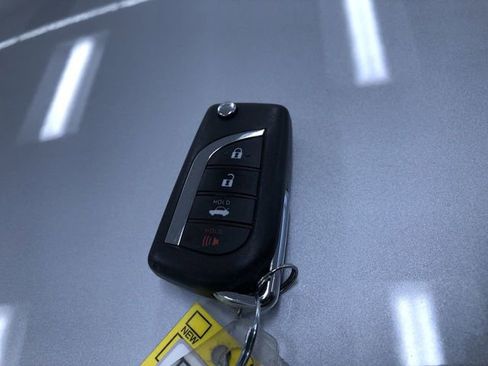 Used 2025 Toyota Corolla LE image 31