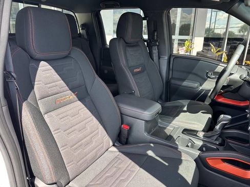 Used 2023 Nissan Frontier Pro-X w/ Technology Package image 11