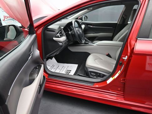 Used 2022 Toyota Camry SE image 15
