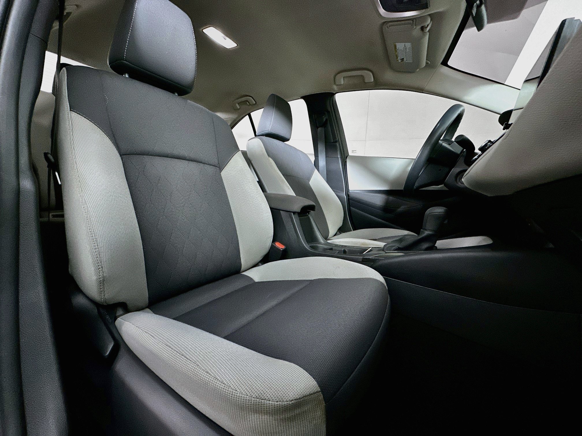 Used 2025 Toyota Corolla LE FWD image 29