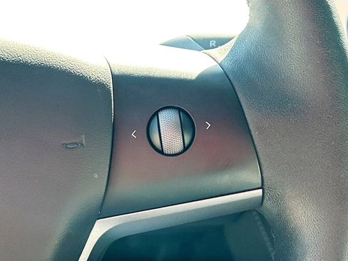 Used 2023 Tesla Model Y Performance image 32