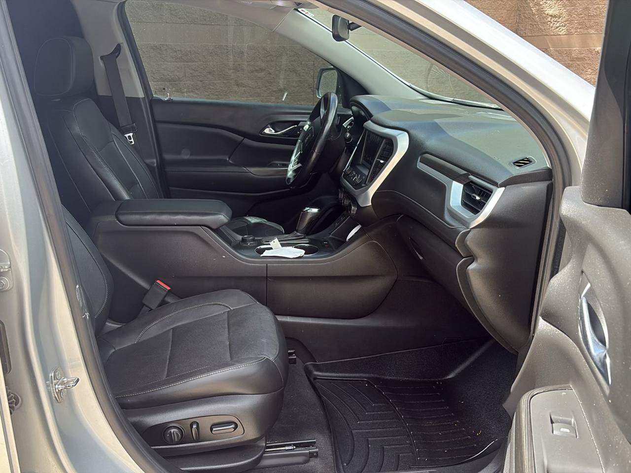 Used 2017 GMC Acadia SLT FWD image 11