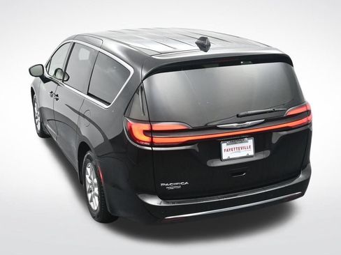 Used 2024 Chrysler Pacifica Touring-L FWD image 27