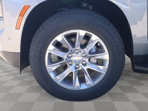 New 2026 Chevrolet Suburban Premier image 17