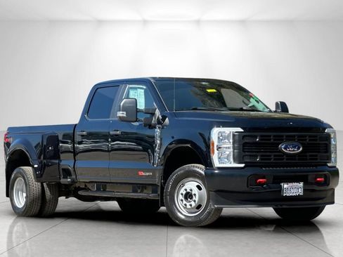 Used 2024 Ford F350 XL w/ 360-Degree Camera Package AWD/4WD image 1