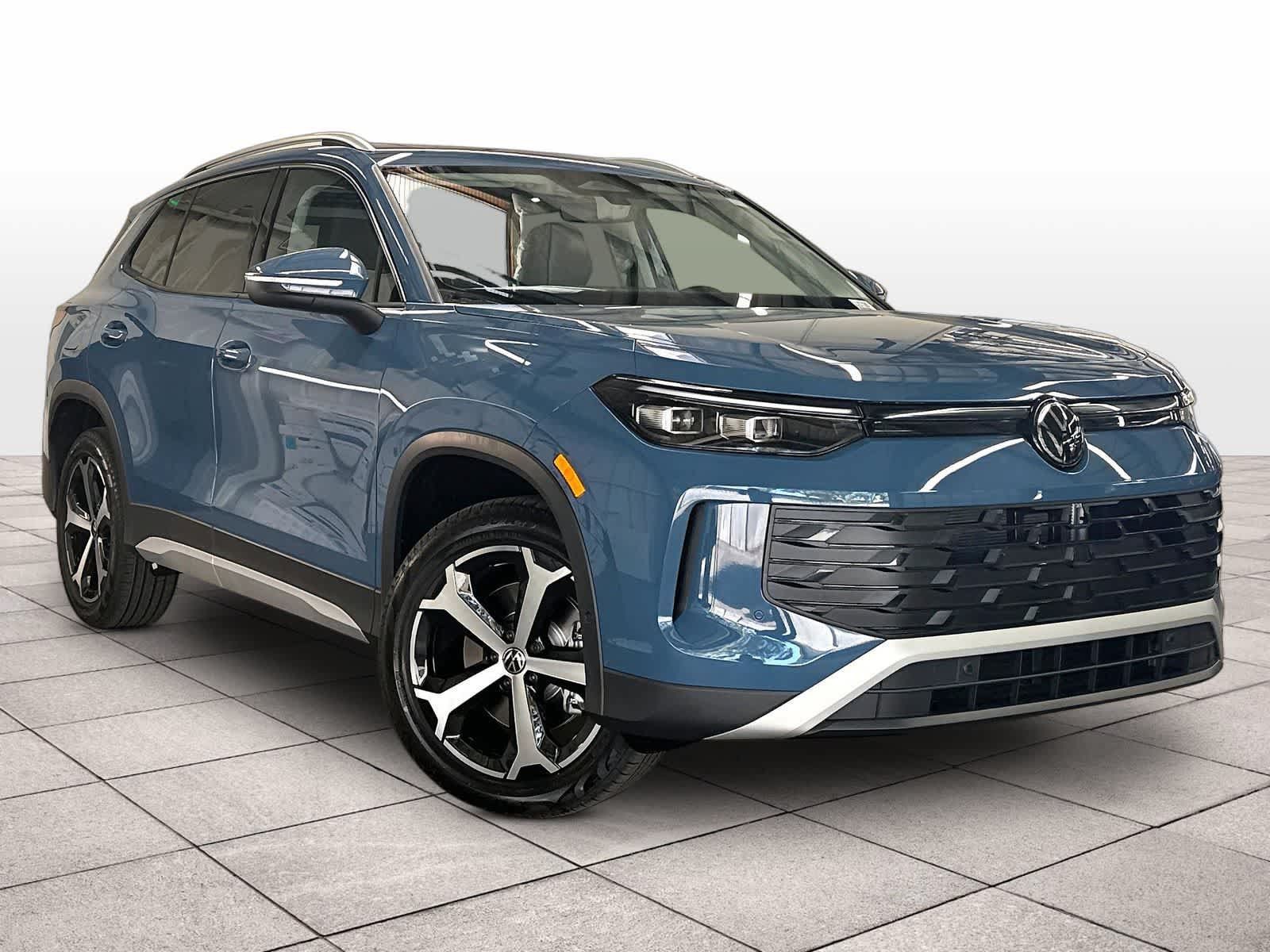 New 2026 Volkswagen Tiguan SE FWD image 2