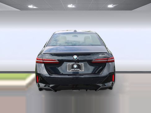 Used 2026 BMW 530i w/ M Sport Package RWD image 10