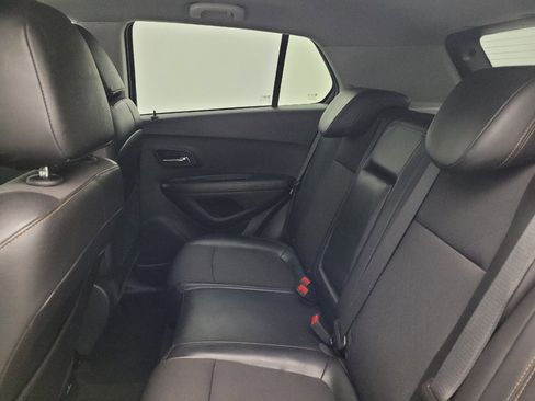 Used 2021 Chevrolet Trax LT w/ LT Convenience Package image 18