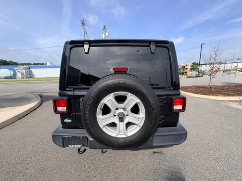 Used 2022 Jeep Wrangler Unlimited Sport w/ Sun And Sound Package AWD/4WD image 6