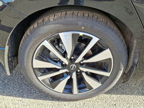 New 2025 Nissan Sentra SV w/ SV Premium Package image 5