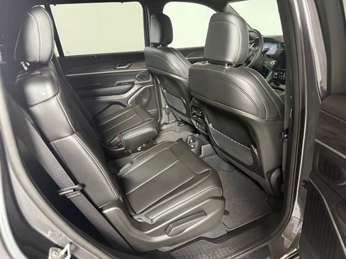 New 2025 Jeep Grand Cherokee L Limited w/ Luxury Tech Group II AWD/4WD image 16