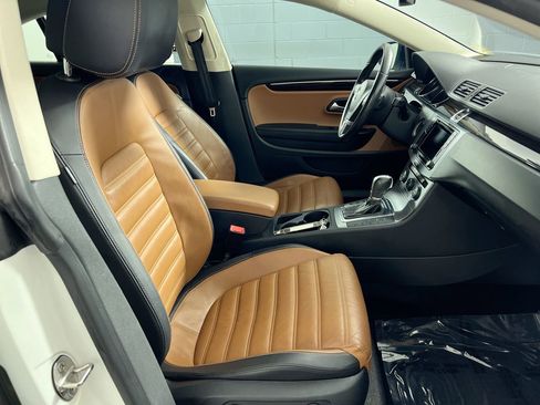 Used 2017 Volkswagen CC R-Line Executive image 29