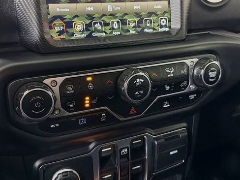 Used 2022 Jeep Wrangler Unlimited Sahara w/ Cold Weather Group image 17