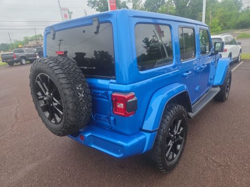 Used 2022 Jeep Wrangler Unlimited Sahara AWD/4WD image 3