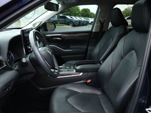 Used 2022 Toyota Highlander Limited AWD/4WD image 12