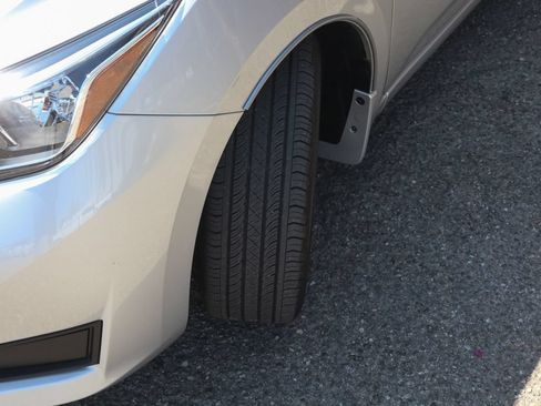 Used 2023 Nissan Versa S w/ S Plus Package FWD image 41