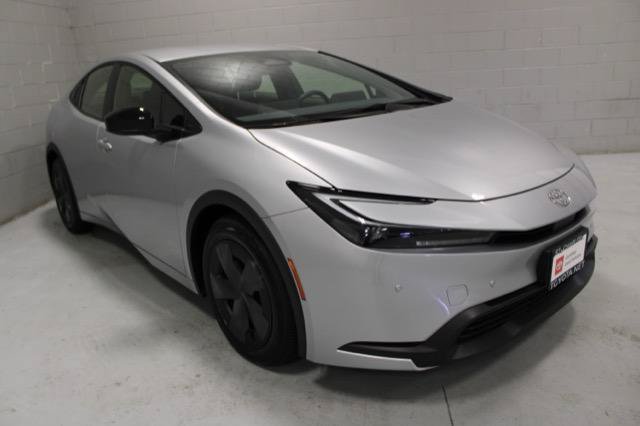 Certified 2025 Toyota Prius LE FWD image 1
