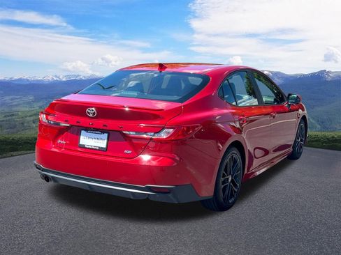 Used 2025 Toyota Camry SE FWD image 5