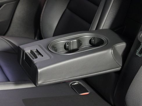 Used 2025 Porsche Taycan image 37