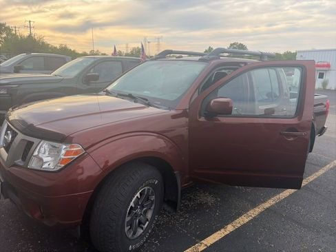 Used 2017 Nissan Frontier PRO-4X w/ Pro-4x Luxury Package AWD/4WD image 2